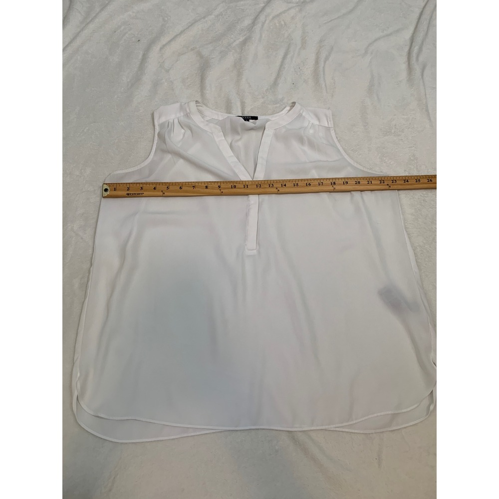 NYDJ Sleeveless Blouse Women Large White V-Neck Pleated Shoulder Shell Top - Picture 9 of 11